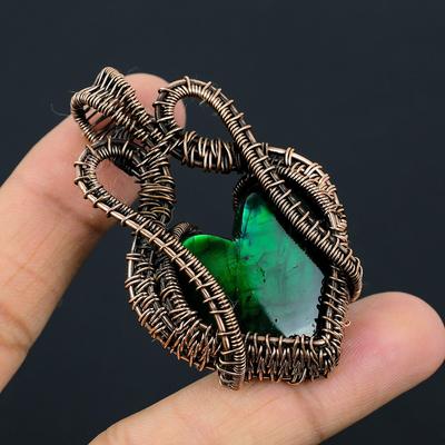 Ciondolo gioielli fatti a mano avvolto in filo di rame con pietra preziosa labradorite verde flash a forma di cuore