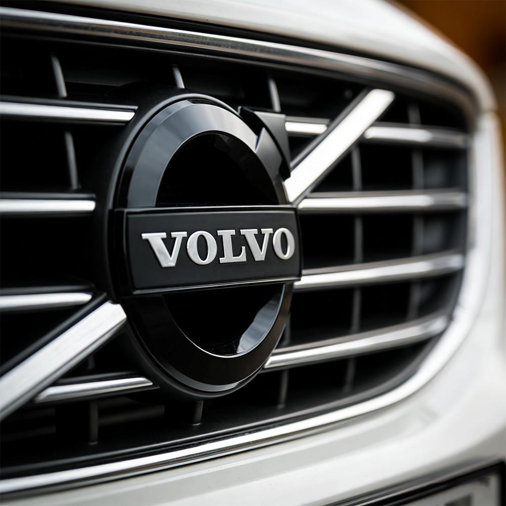 Car Front Grille Logo Letter Decorative Badge Accessories Steering Wheel Sticker for Volvo Rdesign XC90 S60 XC60 V70 S80 S40 V50