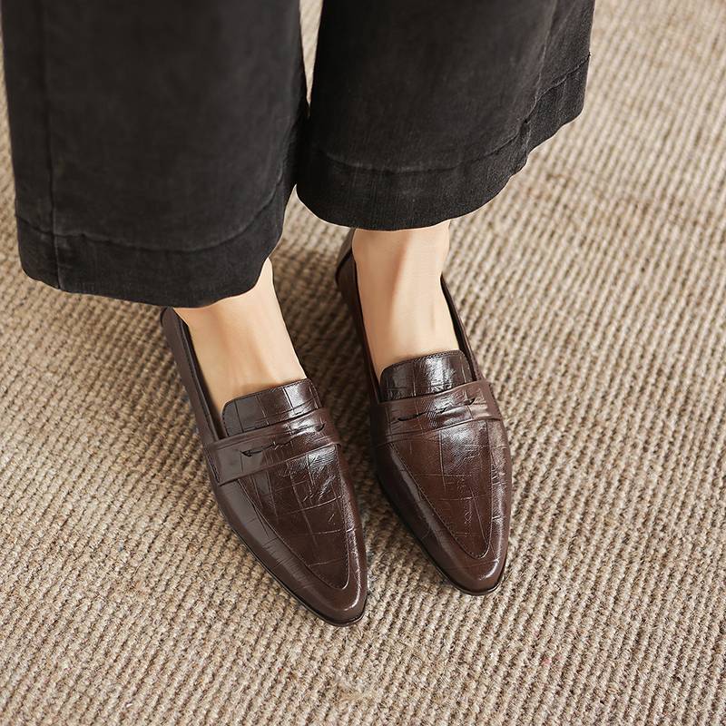 Krazing Pot Sheepskin Round Toe Low Heels Summer Shoes Big Size 42 Retro Fashion Slip On Stones Prints Women Deep Mouth Pumps