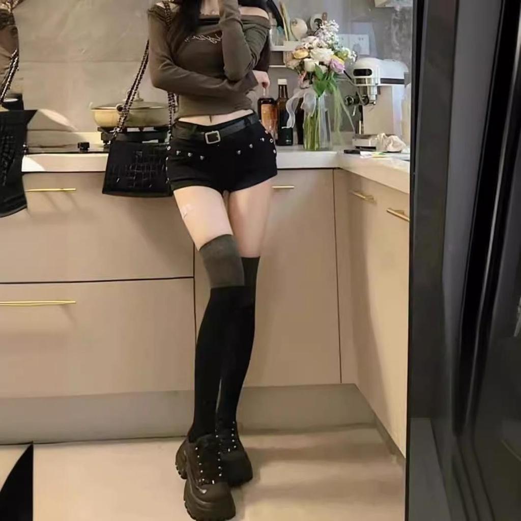 Y2K Retro Low-Waist Rivet Denim Shorts