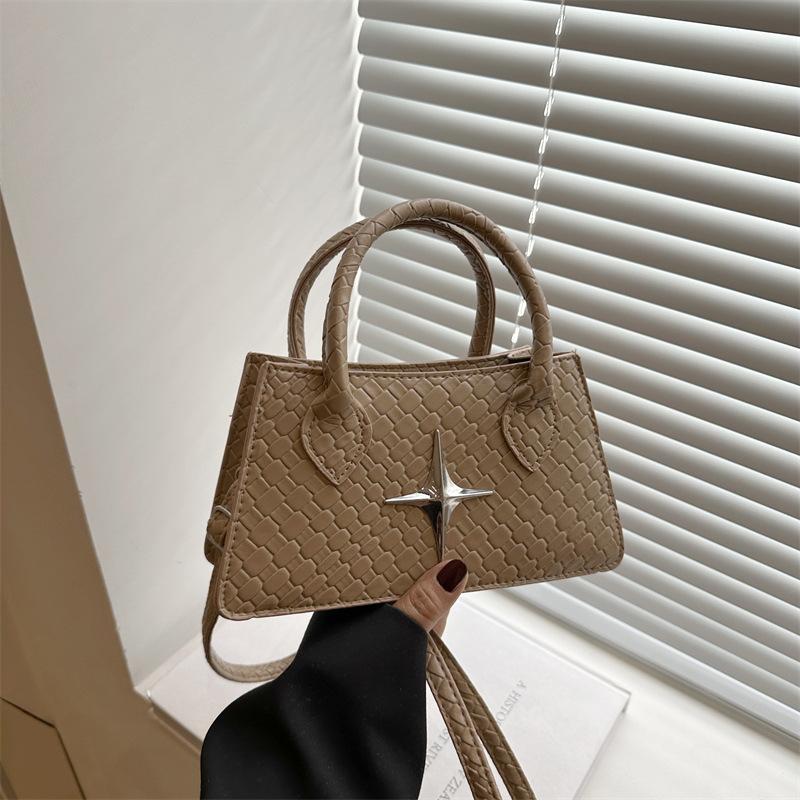 

Spice girl style niche design bag women s 2025 new trendy high-end fashion handbag versatile ins messenger bag хаки