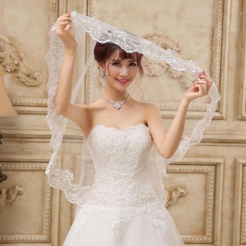 Womens Short Fingertip Length 1 Tier Lace Edge Wedding Bridal Veil Bride Tulle Hair Accessories Without Metal Comb