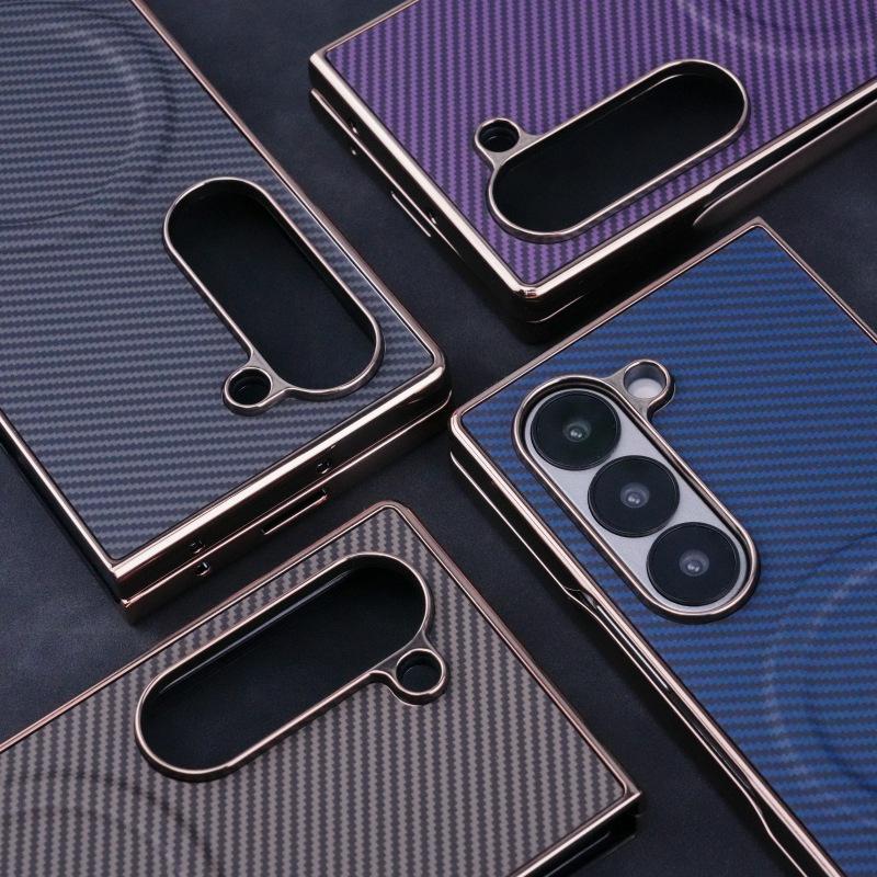 Husă Magnetică Premium din Fibră de Carbon pentru Samsung Z-Fold 7/6