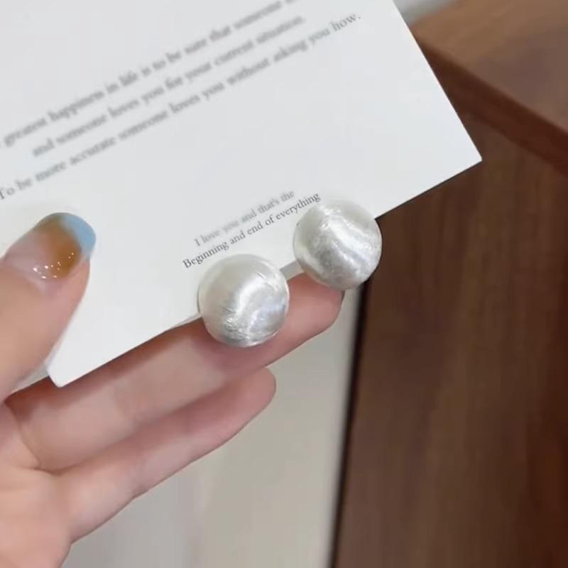 Retro Frosted Round Ball Female Niche Design High-end Sense Simple Temperament Versatile Earrings