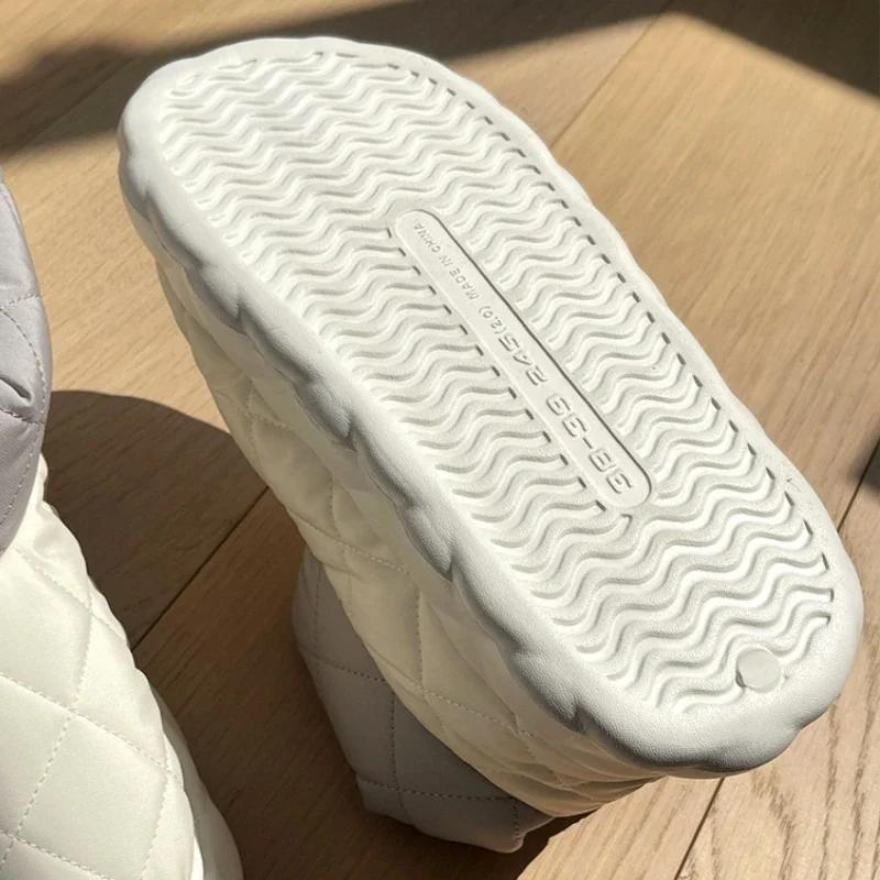 Nouvelles Bottes de Neige d'Hiver pour Femmes Simples Semelle Épaisse Imperméables Chaussures en Coton Duvet Bottes Chaudes Épaissies Chaussures en Coton pour Couple