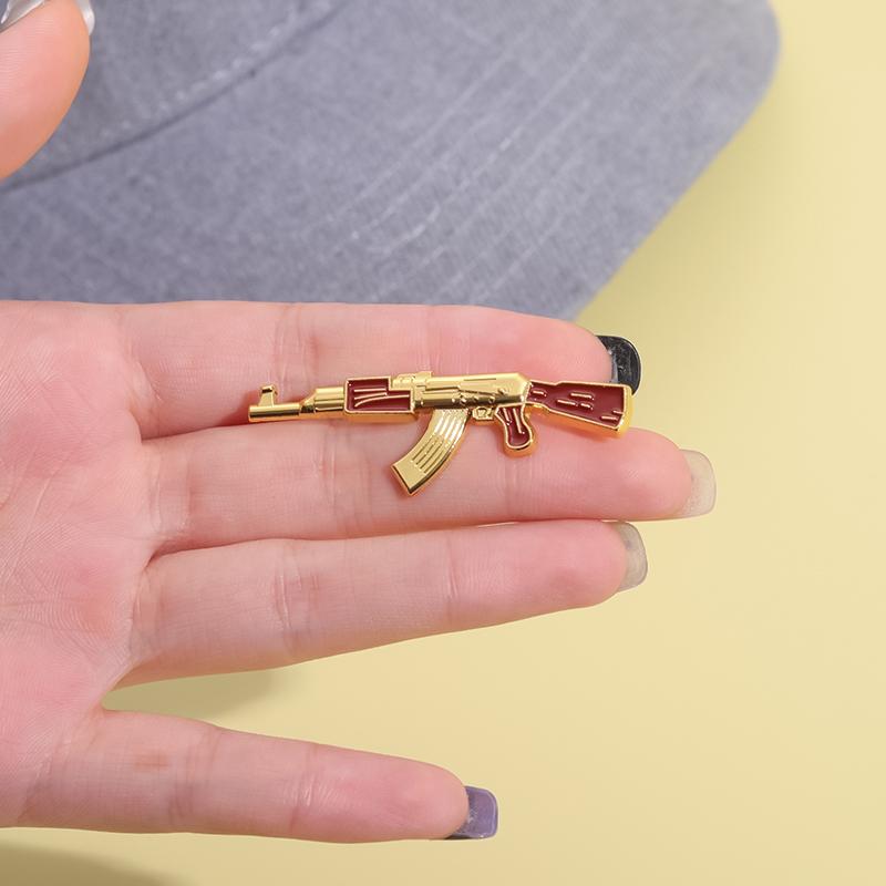 Kreskówkowe Broszki w Kształcie Pistoletów Kreatywne Pinety do Ubrań Plecaka Emaliowane Odznaki na Klapę Akcesoria Biżuteria Prezent dla Dzieci Przyjaciół