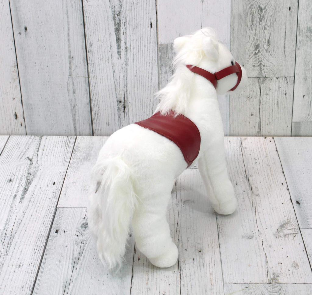 Takeoff Realmore Horse White