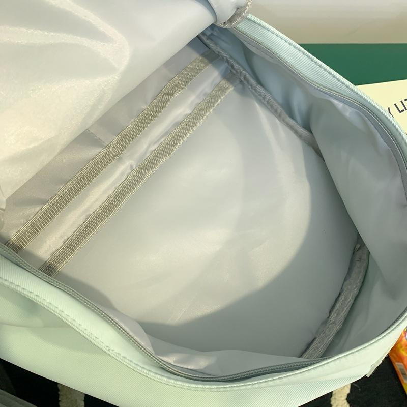 The schoolbag is fresh and sweet, and the solid color is versatile and simple. The schoolbag for junior high school students is light