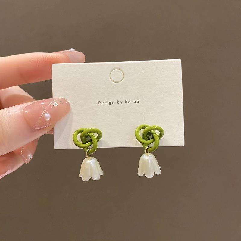 New Sweet Temperament Small Fresh Bamboo White Lily Of The Valley Flower Earrings Elegant And Gentle Asymmetric Earrings