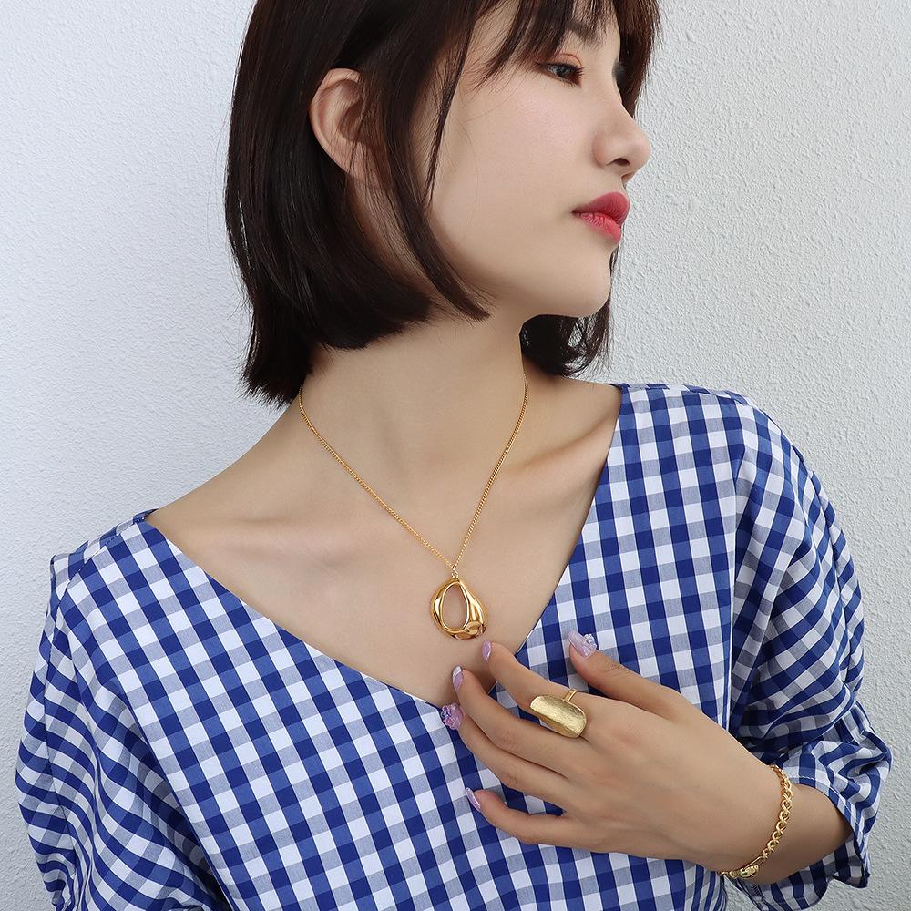 Style Irregular Hollow Geometric Pendant Necklace Women'S Titanium Steel Plated 18K Gold Clavicle Chain P1050