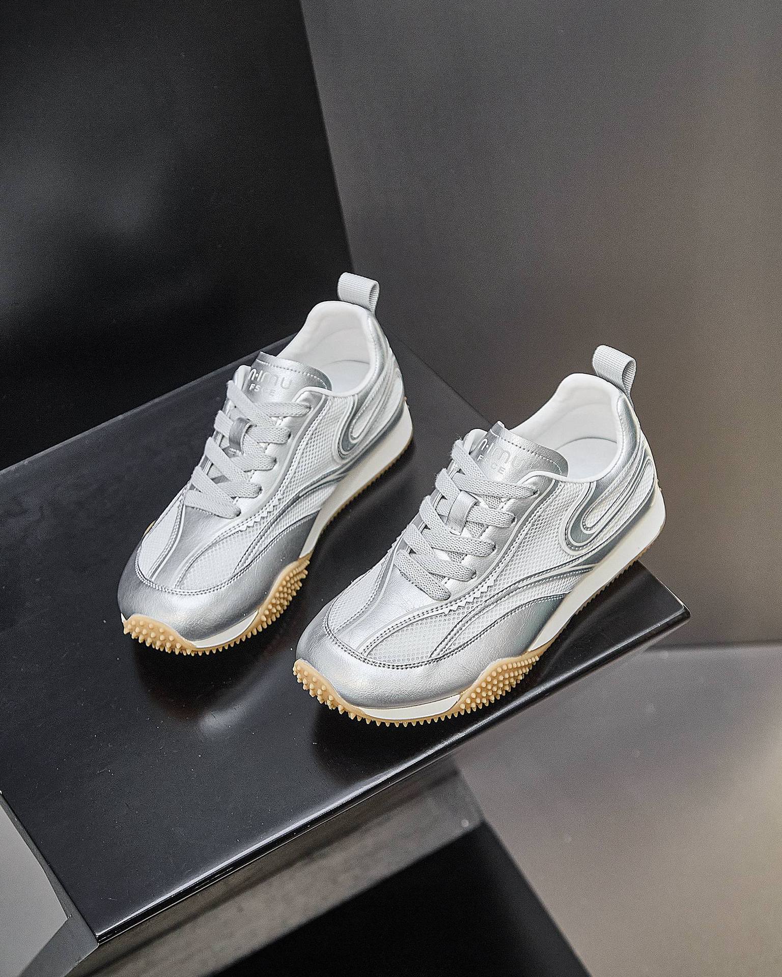 

Retro flat-bottomed German training shoes women s 2025 new trendy spring and autumn breathable niche yellow casual versatile Forrest Gump sports shoes 35