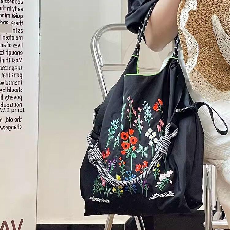 Umweltfreundliche Schultertasche im japanischen Stil mit Blumenstickerei