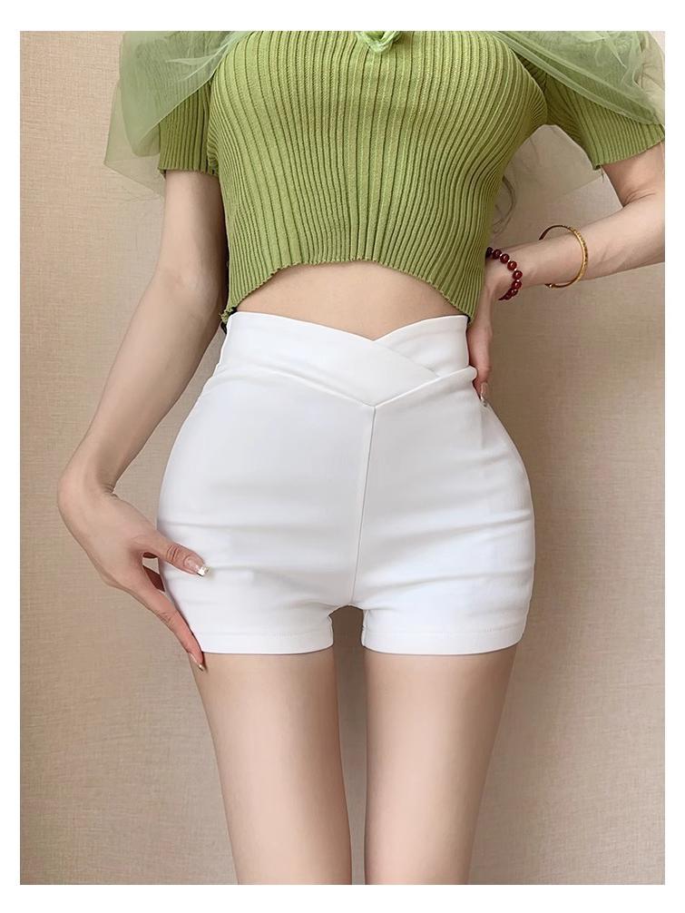 Autumn 2024 Korean Style High Waist Black Spicy Shorts for Women - Slimming, Versatile, Elastic Hip-Wrapping Hot Pants