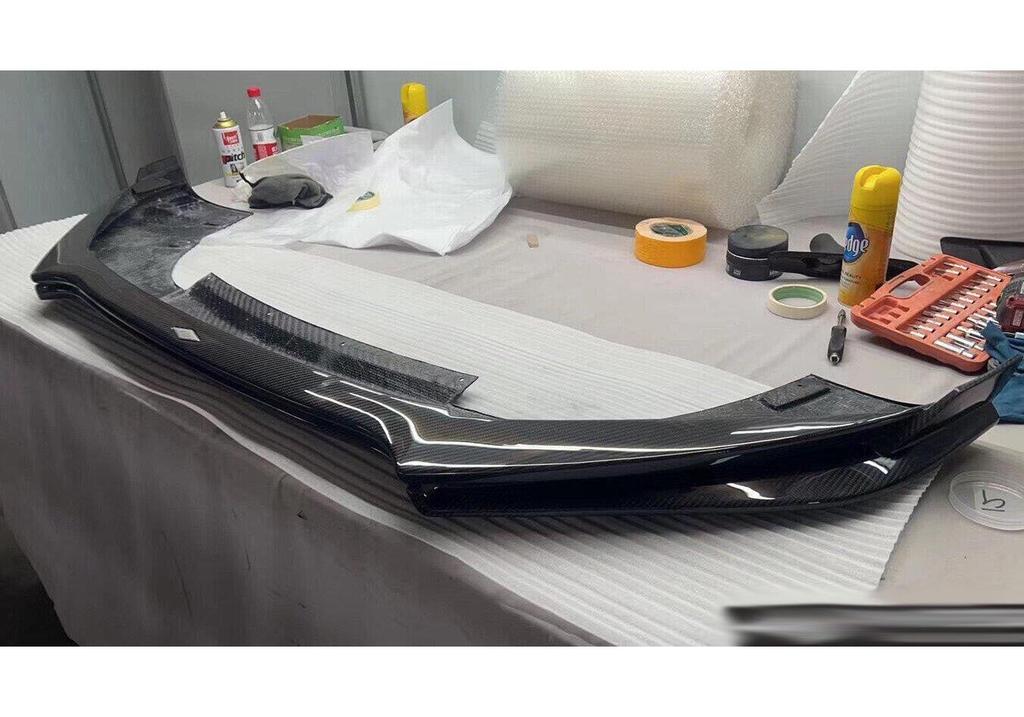Carbon Fiber Body Kit: Front Lip, Side Skirts, Rear Diffuser, Tail Wing for Porsche Macan (MIW Style).