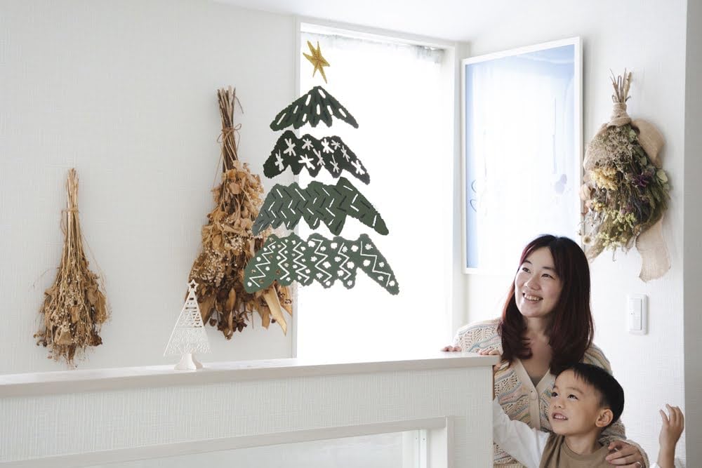 Christmas Mobile - Christmas - Inspired by a Christmas Tree. W36cm X H57cm. A Mobile Brand Born In Japan.