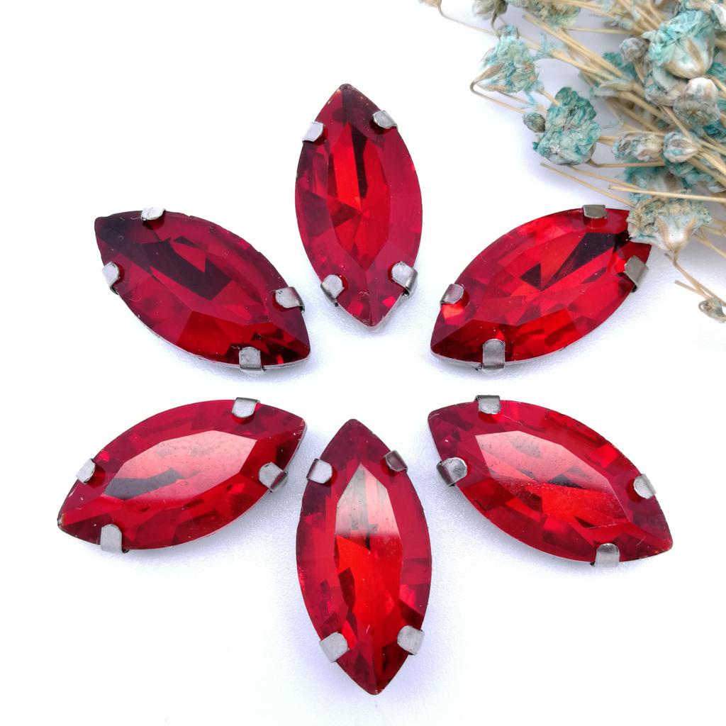 4-32MM Ojo de Caballo / Forma de Hoja Pedrería de Vidrio Con Garra Coser Piedra de Cristal Strass Diamante Base Metálica Hebilla Para Ropa