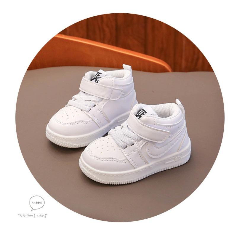 Kindersportschuhe Jungen und Mädchen Board-Schuhe 2022 Frühling und Herbst Jungen Babyschuhe einzelne Schuhe Kleinkindschuhe kleine weiße Schuhe