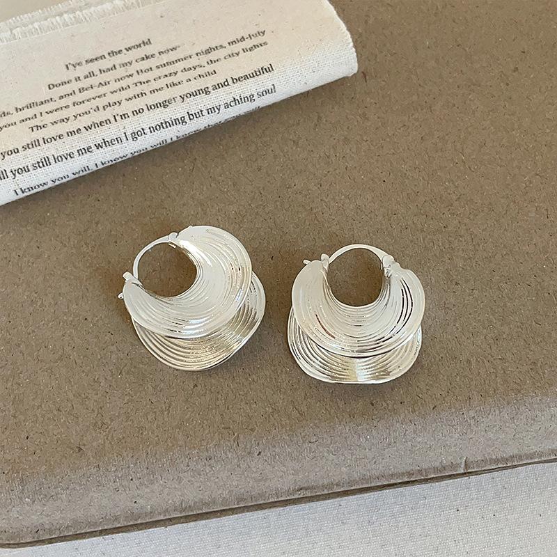 

Текстурированные геометрические двухслойные круглые металлические серьги-пряжки для женщин в стиле ретро, индивидуальные, модные, универсальные серьги