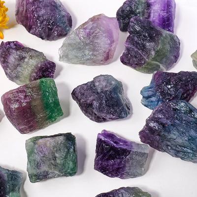 Pierre Diffuseur d'Arôme Fluorite Sept Couleurs pour Décoration — Cristal Naturel Irrégulier pour Pot de Fleurs, Aquarium ou Ornement.