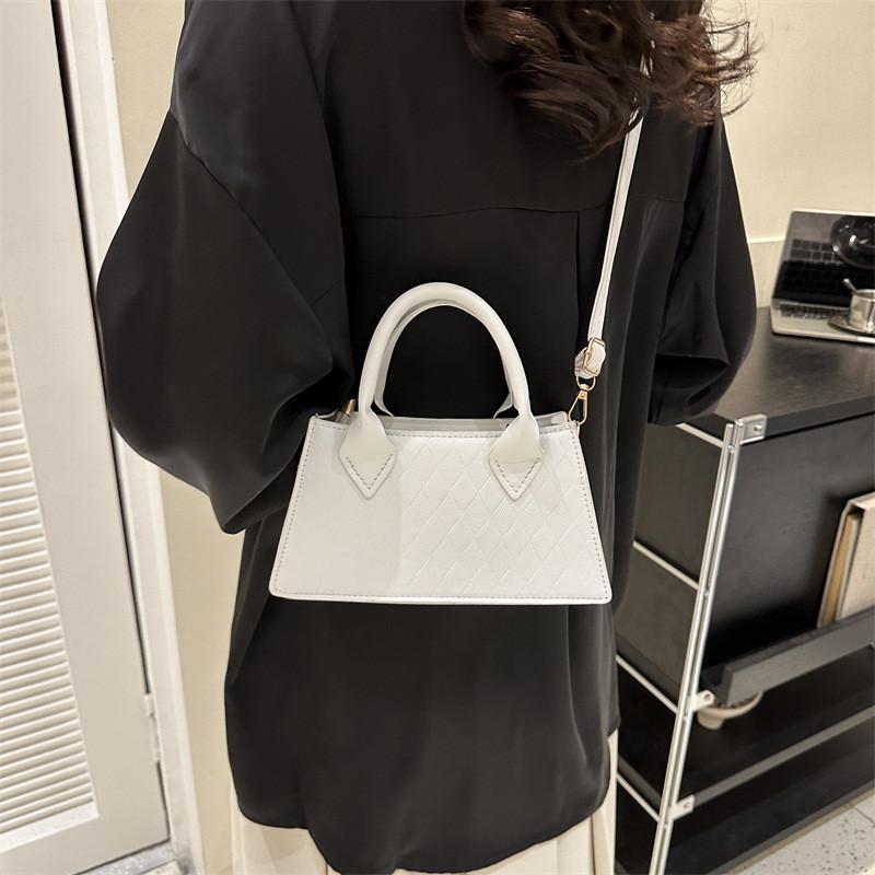 Stylish Women's Summer Crossbody Bag Trendy Minimalist Handbag Perfect For Daily Use