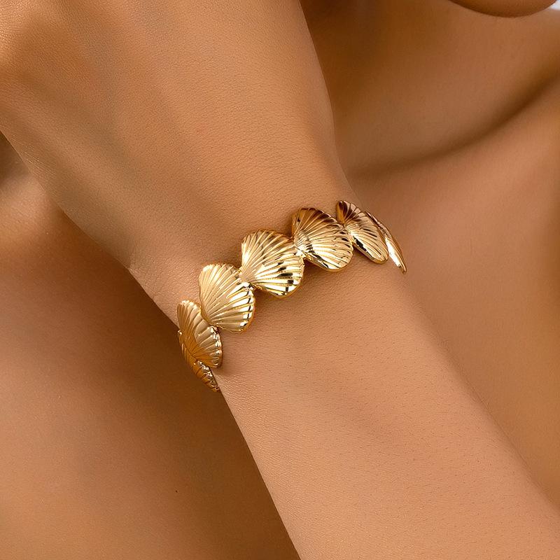 European & American Ocean Shell Bracelet: Summer Beach Vacation Jewelry, Versatile Open Design