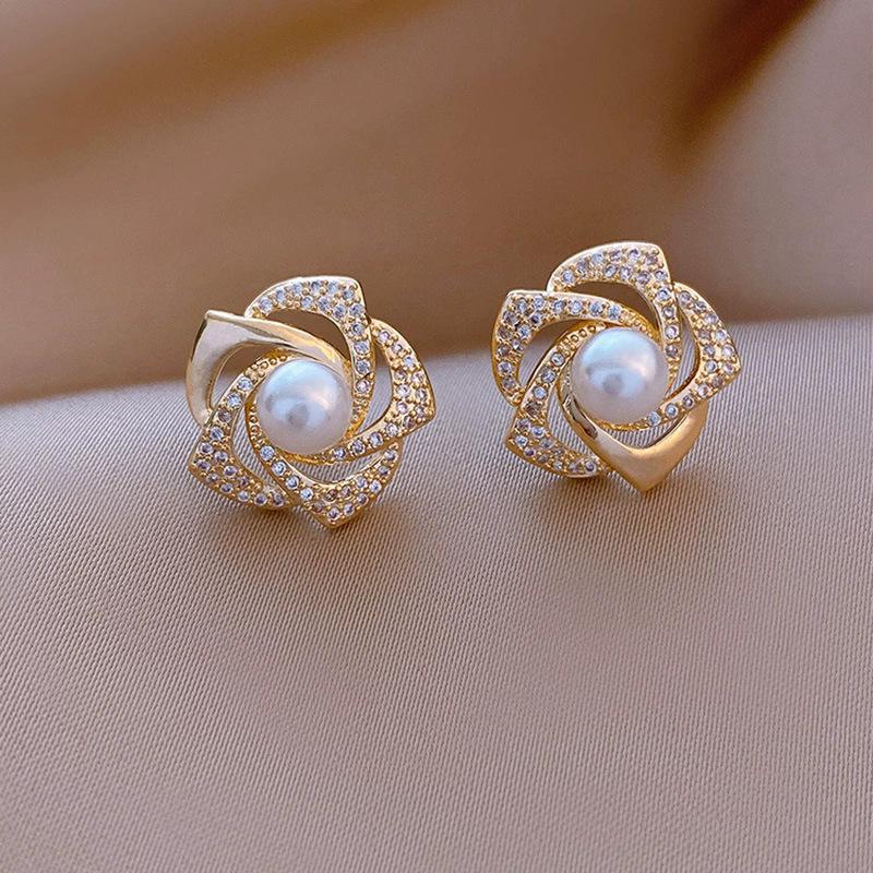 

Delicate diamond-set flower earrings women s light luxury niche high-end design pearl stud earrings