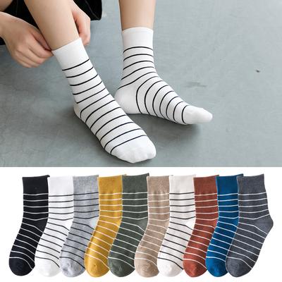 Damen Frühling und Herbst Neue Klassische Gestreifte College-Stil Atmungsaktive Baumwollsocken