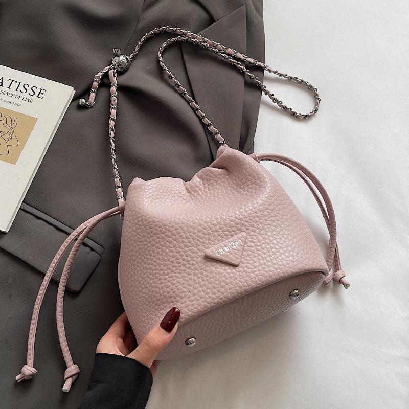 Popular wholesale high-quality lychee pattern temperament drawstring bucket bag versatile commuter simple light luxury chain messenger bag