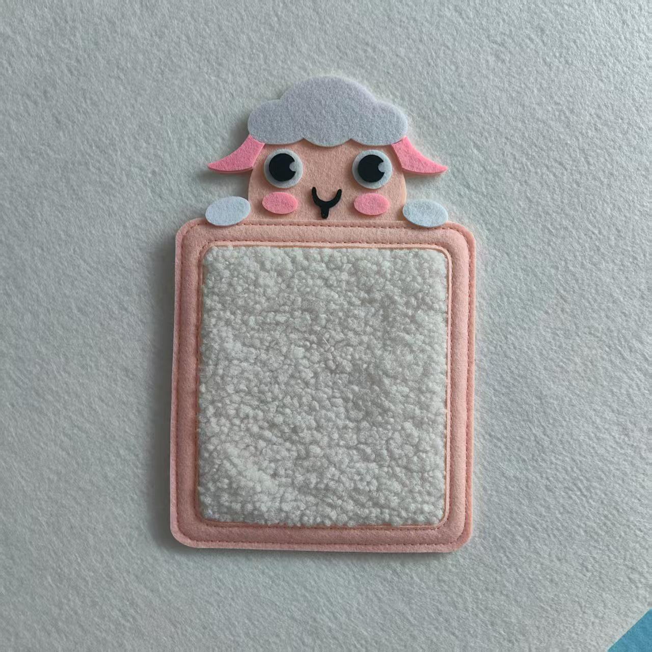 Сенсорный коврик из фетра с животными для младенцев: Развивает координацию рук и глаз, осязание, раннее обучение и когнитивное развитие.