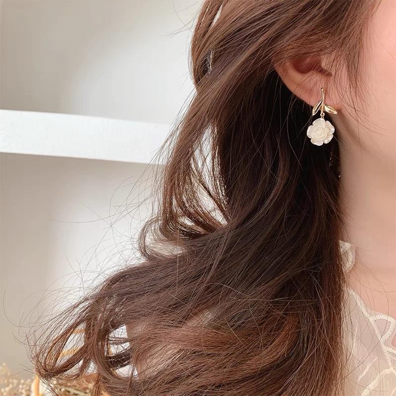 Korean Version Girl Earring Manufacturers Wholesale Sales Of Light Luxury Unique Small Fragrant Flowers Rose Fashion Earrings