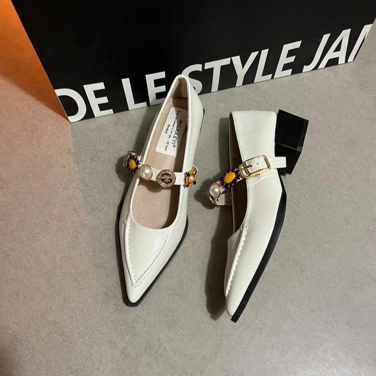 Fashion Pointed Toe Women Shoes Buckle Strap Solid Color Retro Designer Brand Low Heel Shallow Female Shoes Leather Concise Casual Shoes