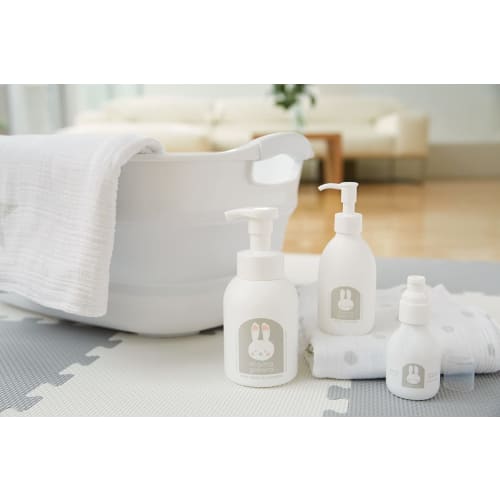 Mamagokoro Milk-Type Body Lotion for Sensitive Skin In Babies and Adults, 200ml (99.8% Plant-Derived, All-in-One Face and Body Lotion, Made with Japan