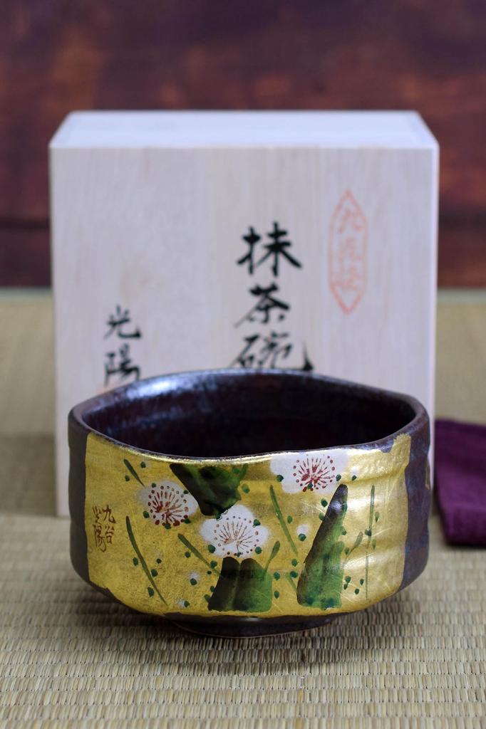 Waza no Kura Stylish Ceramic Matcha Kutani Gold Leaf Plum Blossom Luxury Tea Ceremony Made in Perfect as a Birthday 60th 70th 77th or 88th Birthday