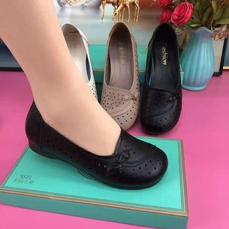 Women's shoes flat sandals 2025 summer hole shoes hollow breathable soft sole middle-aged and elderly single shoes mother non-slip sandals