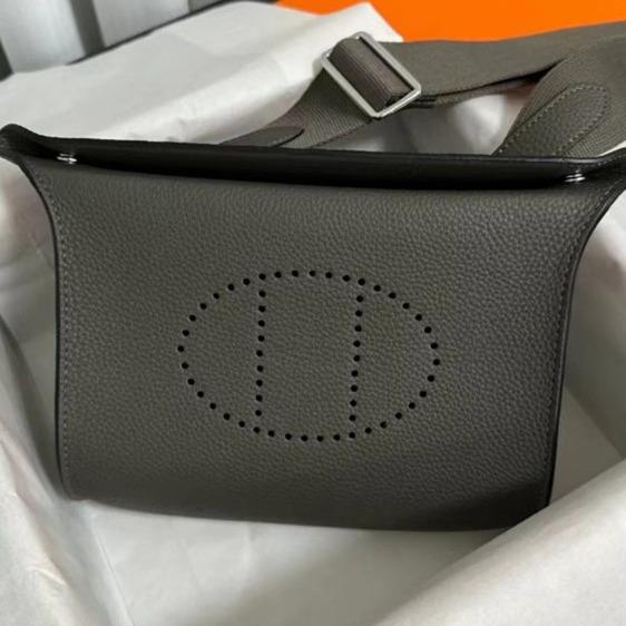Luxusní kabelka Evelyn z hovězí kůže: Unisex podnos na večeři, design na hrudník, pas, rameno a crossbody