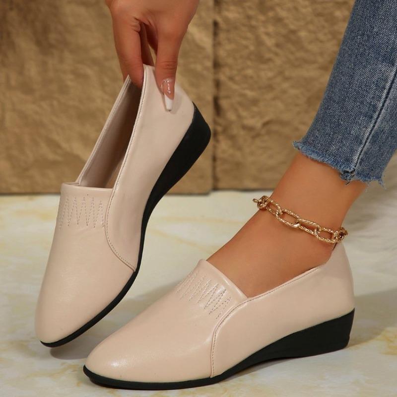 Autumn new large size versatile mother shoes low heel Doudou shoes soft sole comfortable breathable women's leather shoes