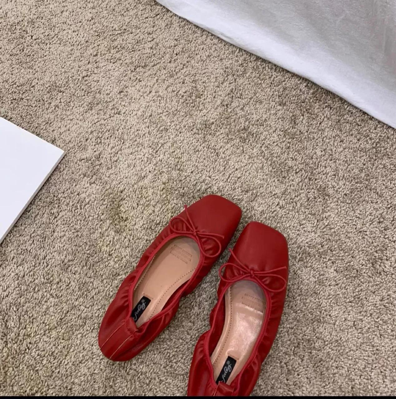 

Мода Zapatos MujerРетро Сверхмягкие Женские Туфли Весна Бант Красный Плоская Подошва Одинарные Туфли Досуг Удобная Кожаная Обувь Новые Балетки 40