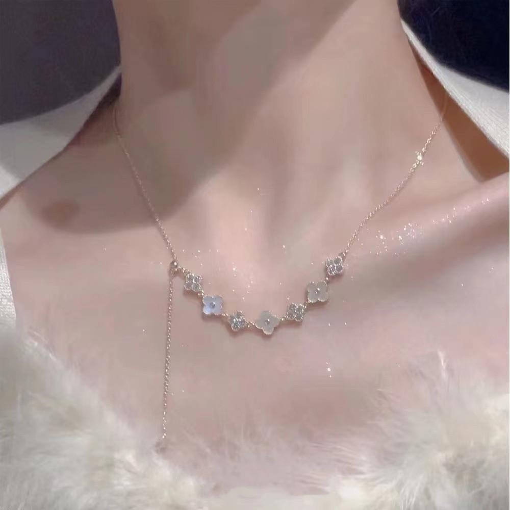 Collana Esclusiva Quadrifoglio Portafortuna da Donna 2023: Catena a Nappa con Madreperla Intarsiata di Diamanti
