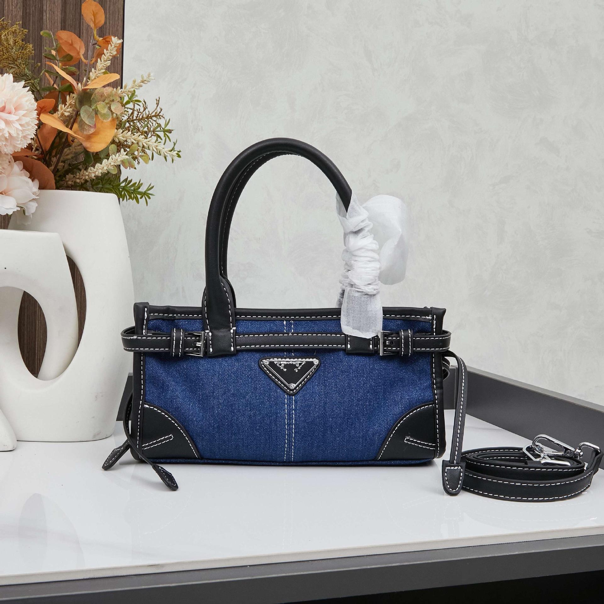 

Prada Новая сумка Bonnie из коровьей кожи Высококлассная Однотонная кожаная сумка-тоут со съемной нижней сумкой Мастерство 24x8x13cm чёрный