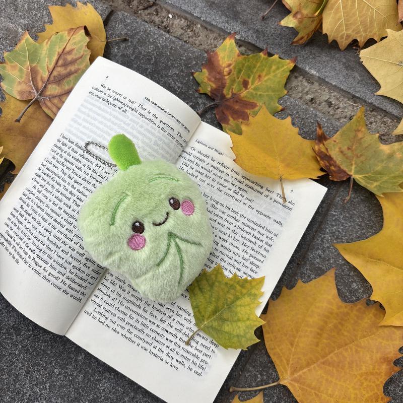 Cute Plush Maple Leaf Keychain Cartoon Maple Leaf Soft Stuffed Doll Bag Pendant Car Key Ring Backpack Hanging Decoration Gift