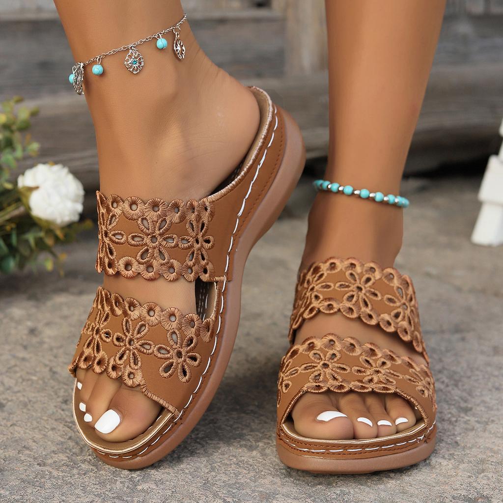Large Size Vintage Shoes Women's 2025 Summer New Comfortable Hollow Flower Platform Sandals Female Lightweight Wedge Slippers