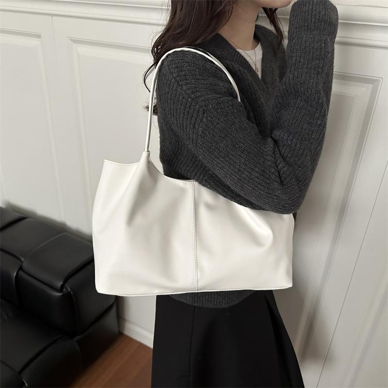 New tote bags are popular today, trendy and versatile, large-capacity daily commuting portable shoulder bags