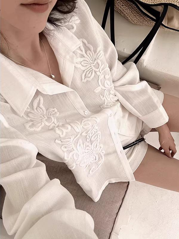 2026 Spring European Women's White Embroidered Loose Casual Shirt, French Design, Round Neck