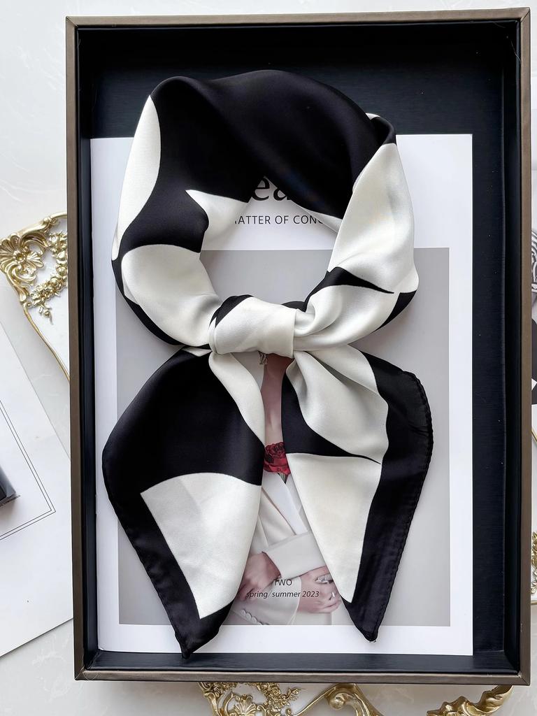 Vintage Chain Print Satin Square Scarf Soft Lightweight Women’s Fashion Accessory for Hair Neck Shawl Elegant Hair Scarf