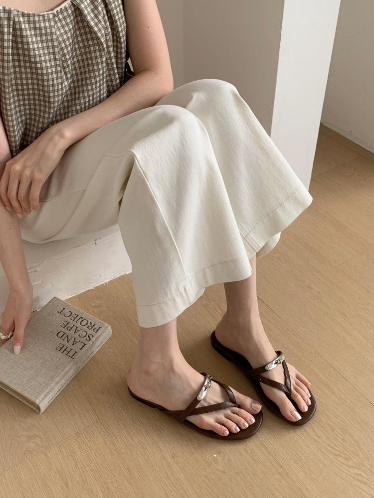 Flip-Flops Women'S Summer Metal Lock Flat Bottom Toe Fashionable Versatile Flip-Flops Women'S Shoes