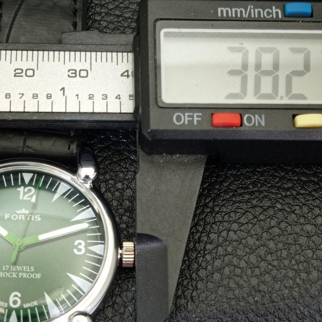 VINTAGE HAND-WINDING SWISS MENS REFURBISHED GREEN COLOR DIAL WATCH a700897-5 R205a-a700897