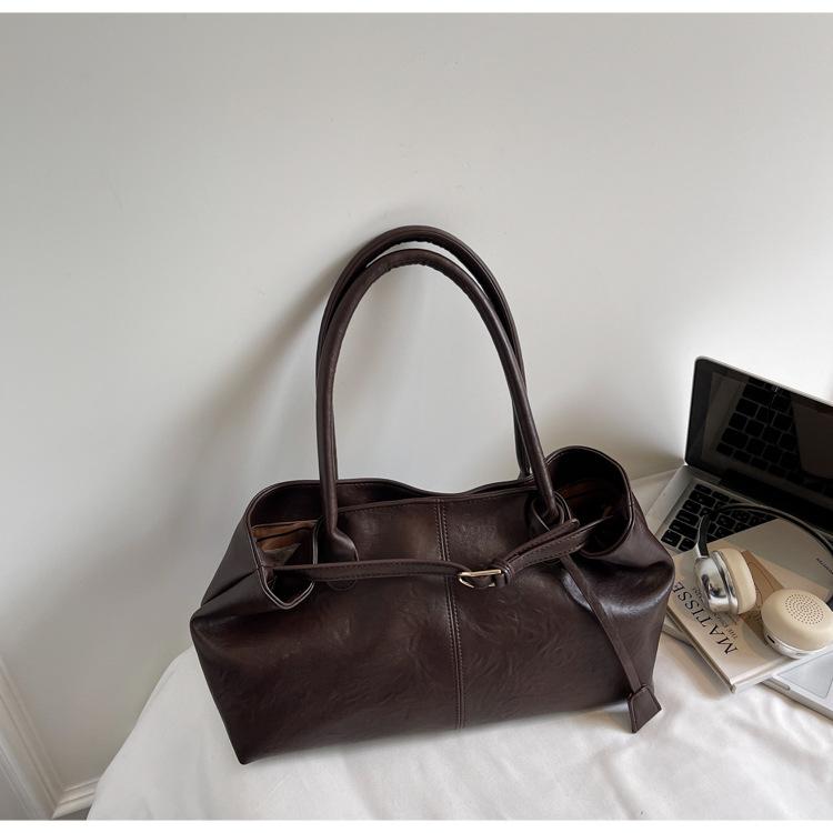 

European and American retro handbag women s 2025 new fashionable large-capacity tote bag, high-end simple retro armpit bag