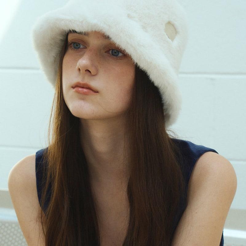 

Marchen Молочная меховая панама_4 цвета black