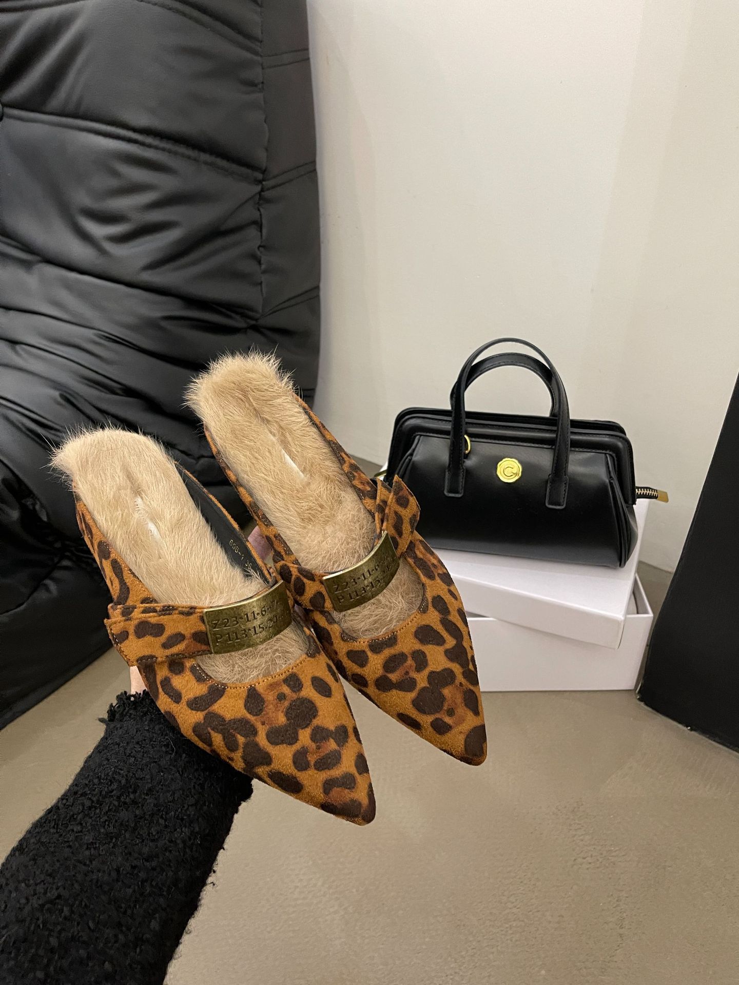 

Мао Мао тапочки женские осенне-зимние туфли Roman Muller до 2025 года для увеличения высоты сумки голова полушлепки ленивые на плоской подошве Мао 40 цветной печати леопарда