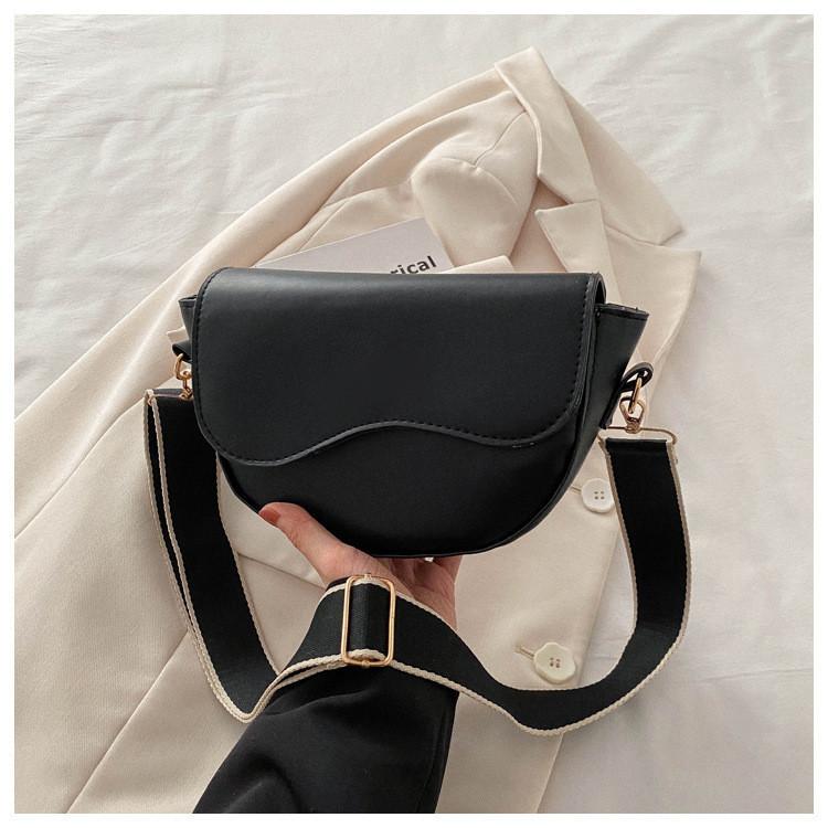 Fashionable Simple Atmospheric Commuter Small Bag Women s Bag 2024 Winter New Single Shoulder Diagonal Crossbody Bag Armpit Bag Black чёрный